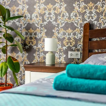 With 2 Bedroom Near Opera House Gorodotska 27 Str With Parking דירה *