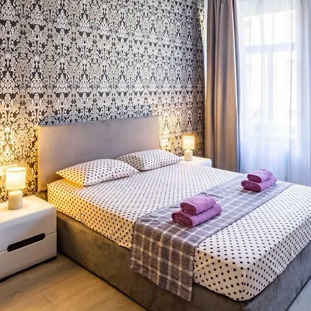 With 2 Bedroom Near Opera House Gorodotska 27 Str With Parking דירה *