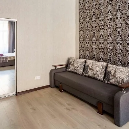 With 2 Bedroom Near Opera House Gorodotska 27 Str With Parking דירה *