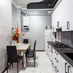 With 2 Bedroom Near Opera House Gorodotska 27 Str With Parking Apartamento