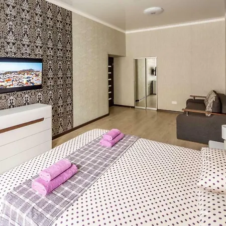 With 2 Bedroom Near Opera House Gorodotska 27 Str With Parking Lviv