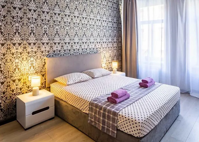 With 2 Bedroom Near Opera House Gorodotska 27 Str With Parking Apartamento *