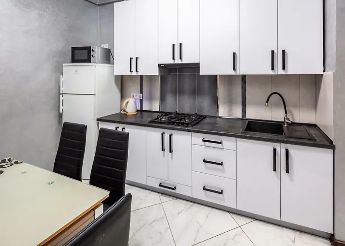 With 2 Bedroom Near Opera House Gorodotska 27 Str With Parking Διαμέρισμα *